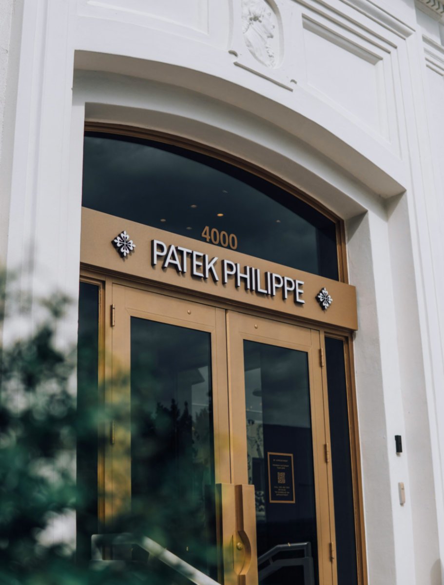 patek-philippe-storefront-closed-door
