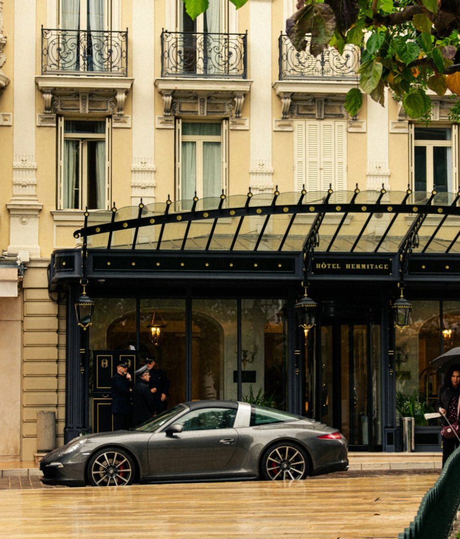 porsche-parked-outside-hotel