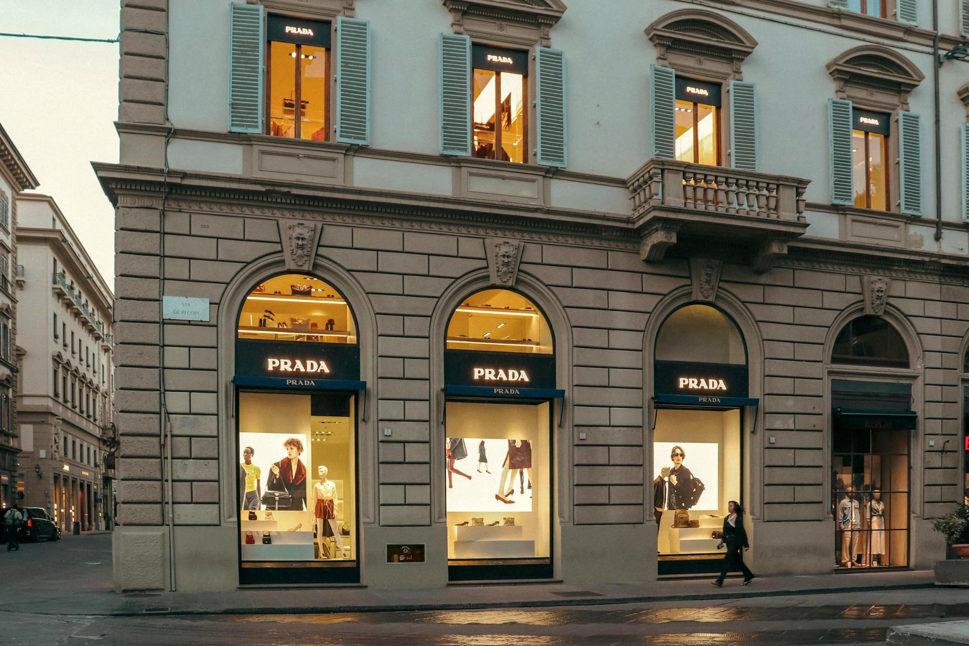 Prada outlet