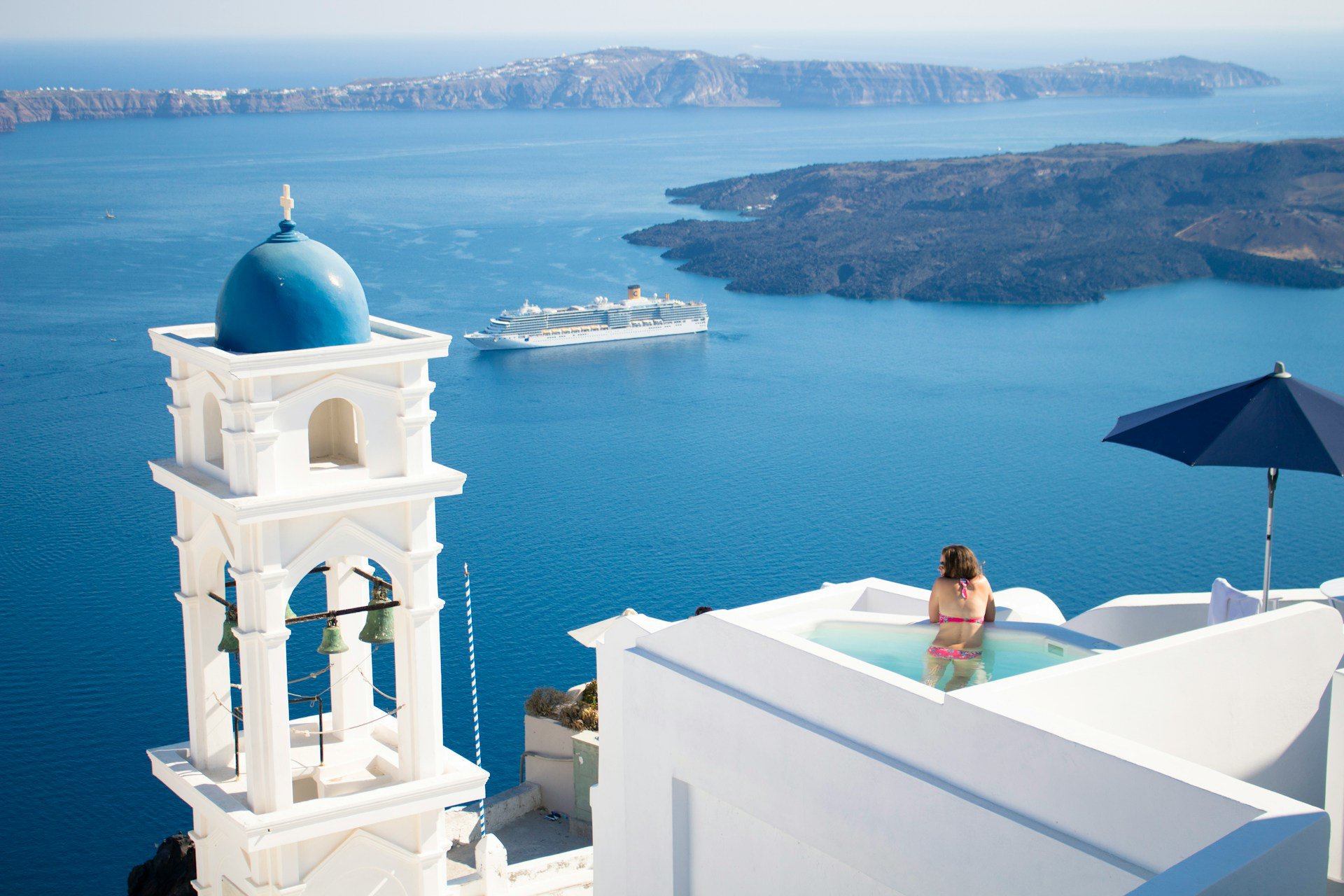 rooftop-pool-looking-over-blue-sea