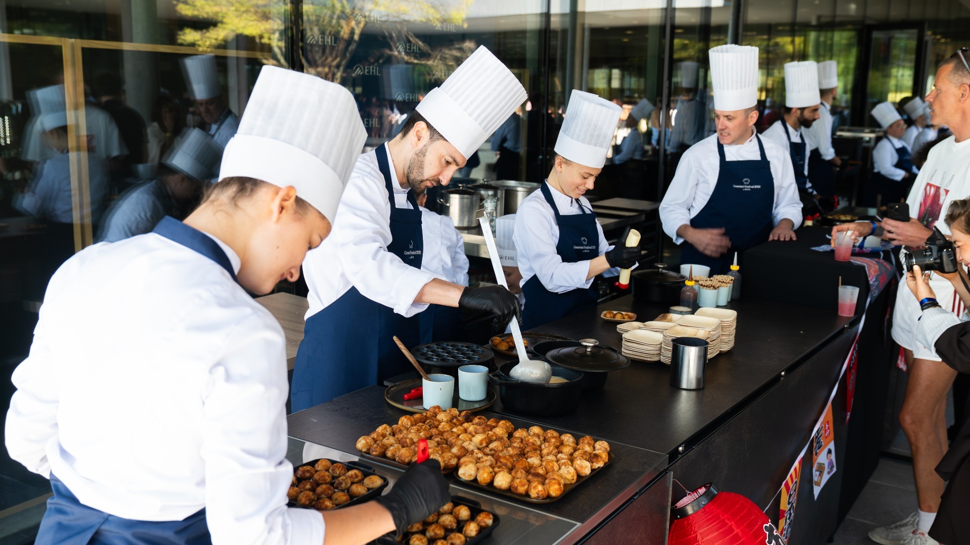 EHL Gourmet Festival - Equipe stand takoyaki