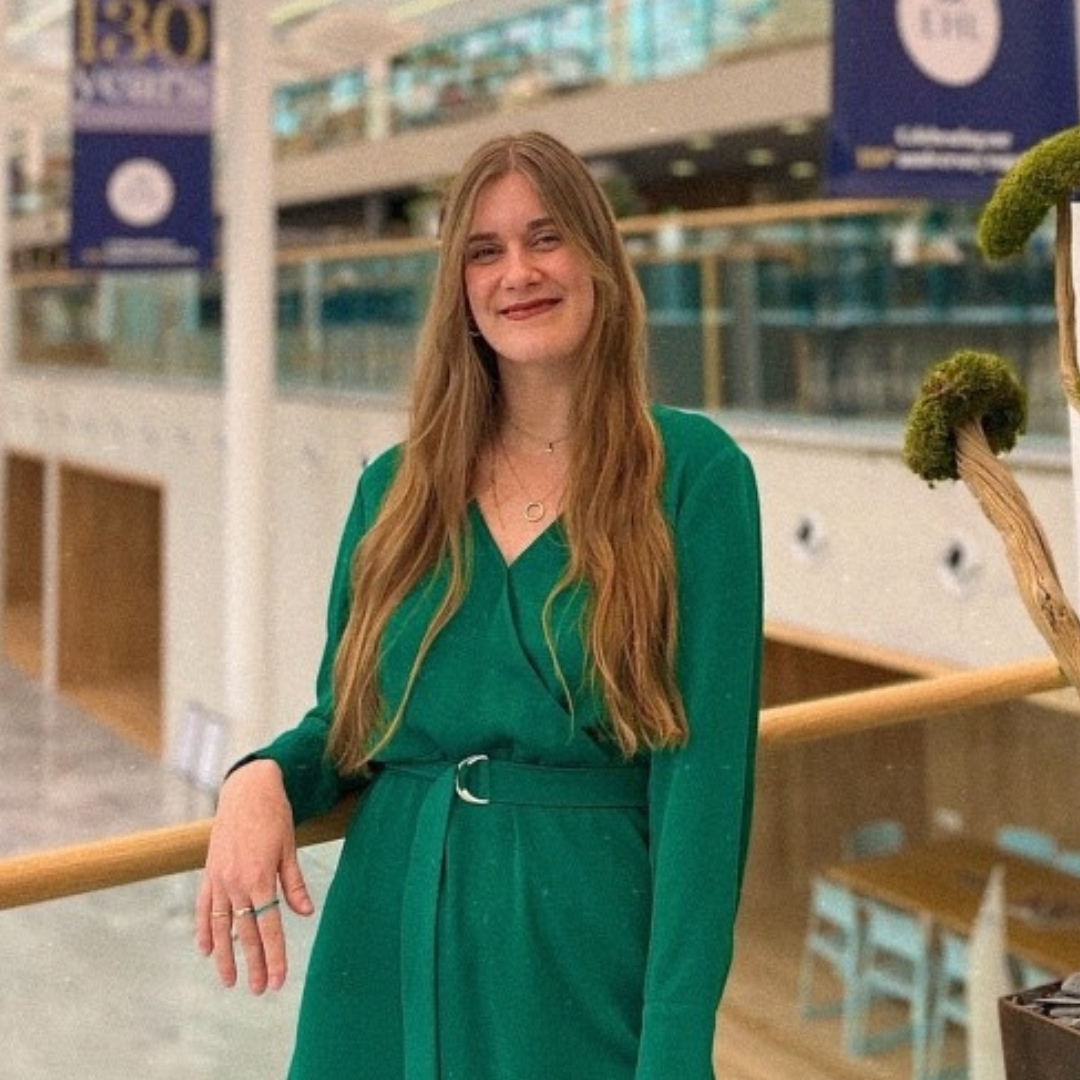 Tamara Tovisi (1080 x 1080 px)