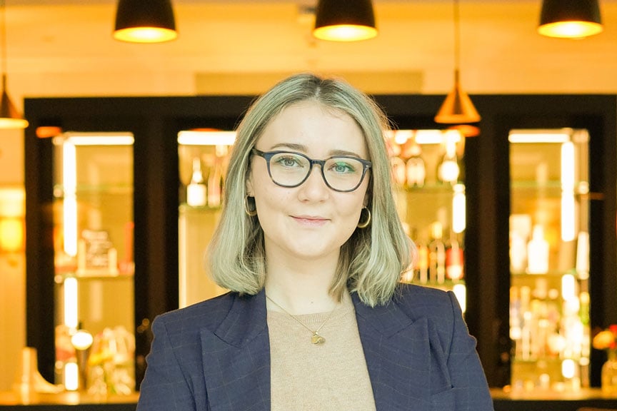 Portrait von Alessia Della Betta, Studienberaterin an der EHL Hotelfachschule Passugg