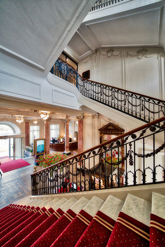 Hotel Schweizerhof Luzern Treppenaufgang