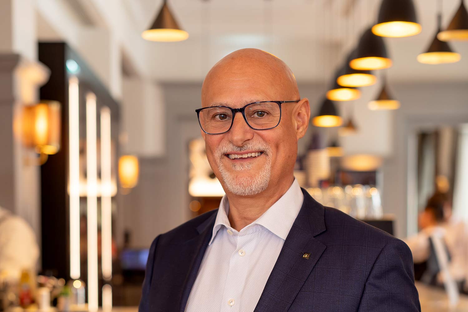 Dr. Yves Givel